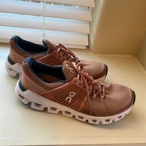 ON Clowdswift - Womens - US 9 - Blush/Denim